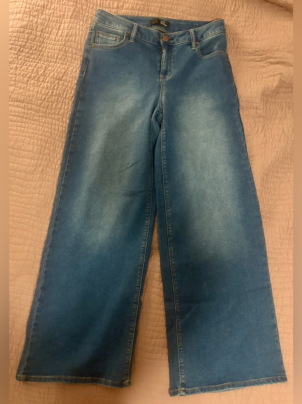 1822 Denim Wide Leg Flare Jeans - Medium Blue Wash - Sz 10 - Worn one time